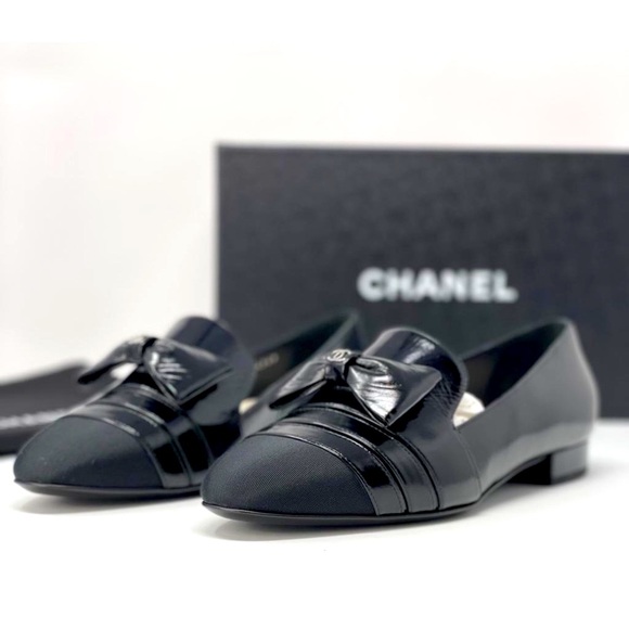 CHANEL black patent  leather bow loafers flats EURO 37.5/USA 7.5 - Picture 8 of 16
